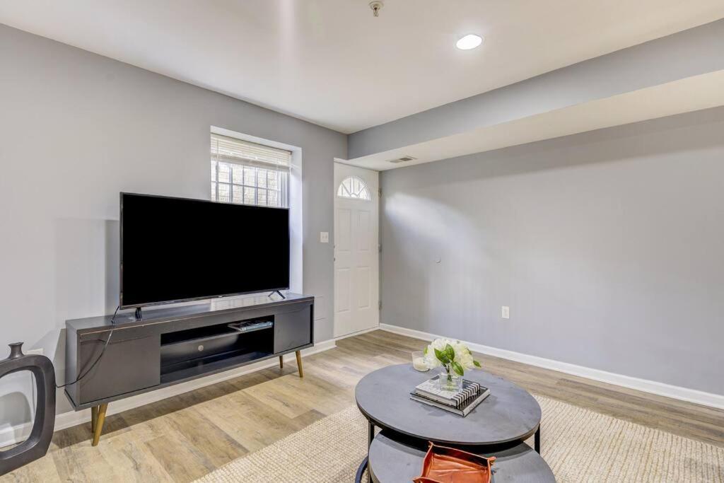 Spacious In Deanwood + Free Parking Lejlighed
